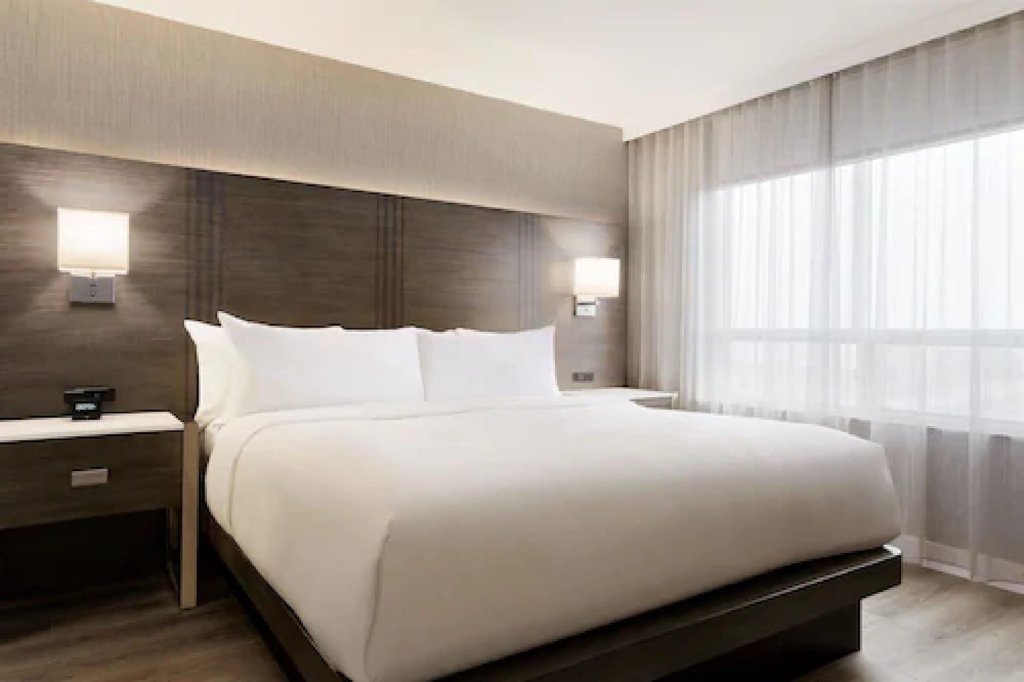 เอมบาสซี สวีท บาย ฮิลตัน โทรอนโตแอร์พอร์ต Hotel โตรอนโต ภายนอก รูปภาพ
