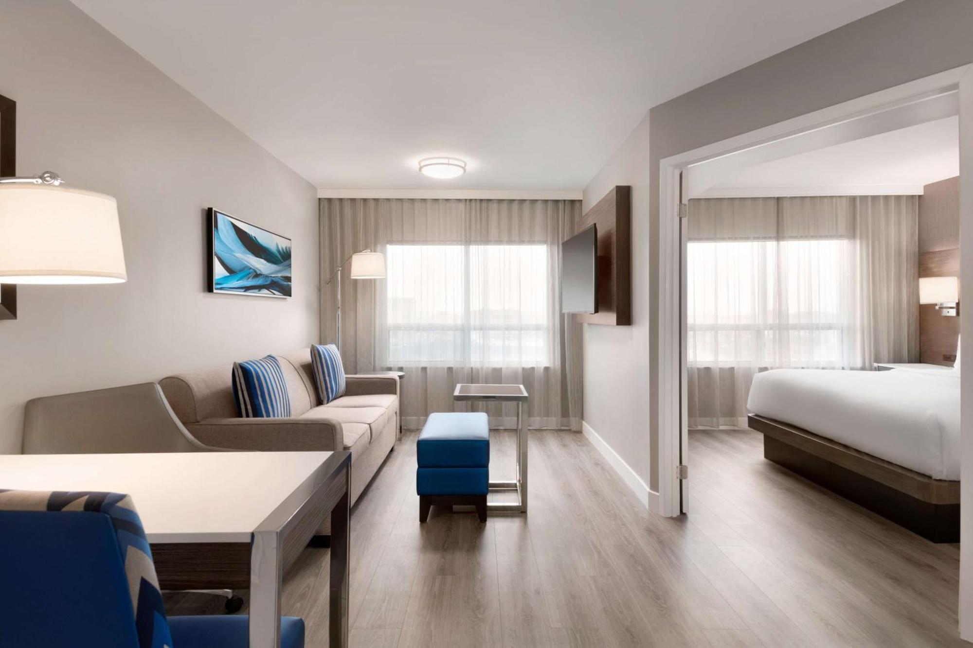 เอมบาสซี สวีท บาย ฮิลตัน โทรอนโตแอร์พอร์ต Hotel โตรอนโต ภายนอก รูปภาพ